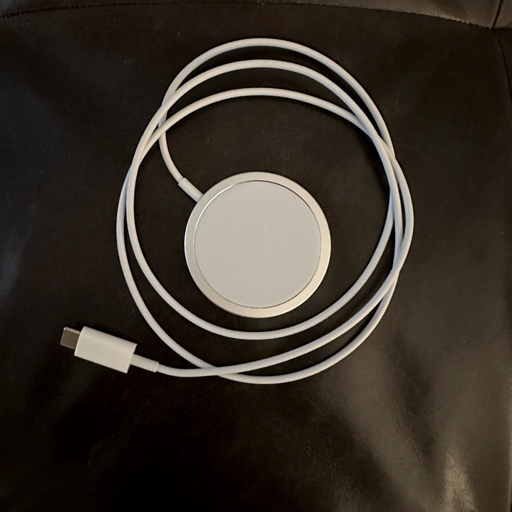 Apple MagSafe Charger - never used!